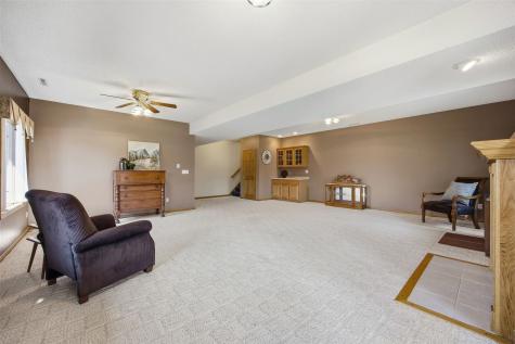 2792 Holly Court NW Swisher IA 52238