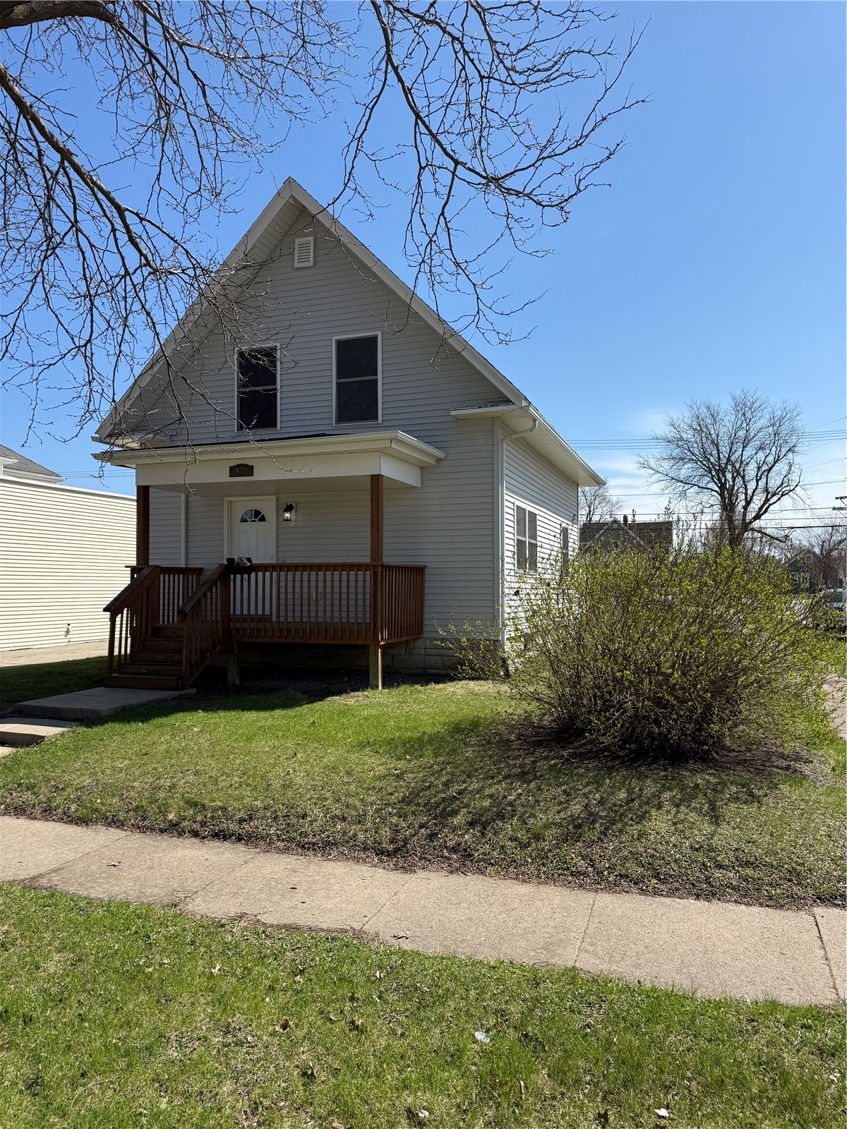 927 F Avenue NW Cedar Rapids IA 52405