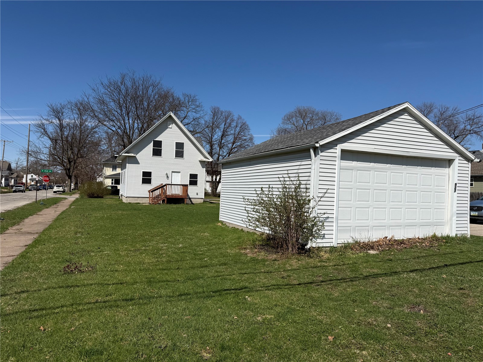 927 F Avenue NW Cedar Rapids IA 52405