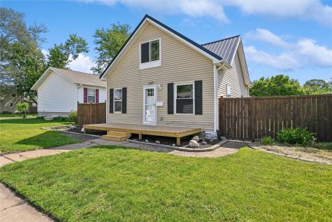 1127 10th Street NW Cedar Rapids IA 52405