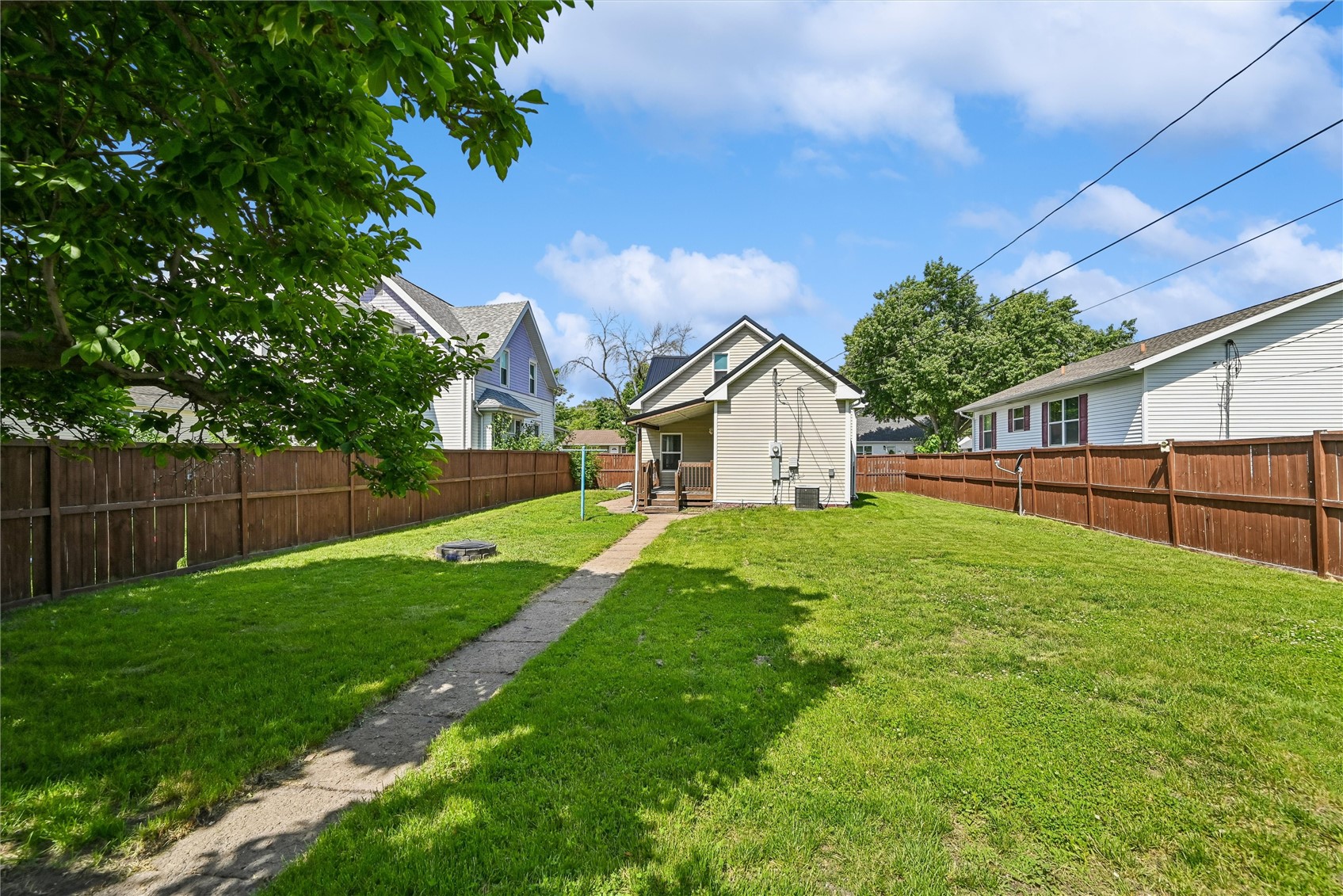 1127 10th Street NW Cedar Rapids IA 52405