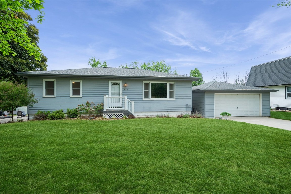 1018 E 1st Street Center Point IA 52213