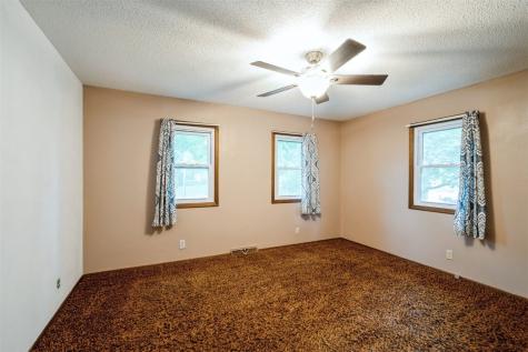 1018 E 1st Street Center Point IA 52213
