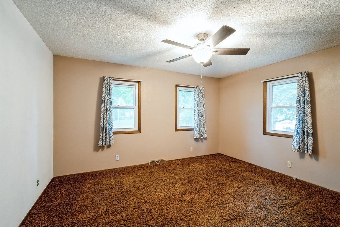 1018 E 1st Street Center Point IA 52213