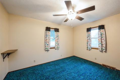 1018 E 1st Street Center Point IA 52213