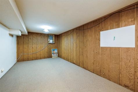 1018 E 1st Street Center Point IA 52213