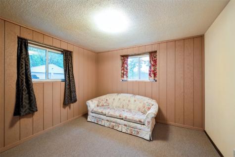 1018 E 1st Street Center Point IA 52213