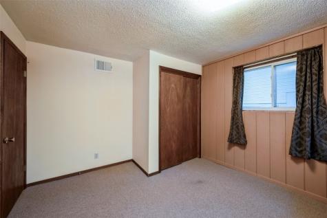 1018 E 1st Street Center Point IA 52213