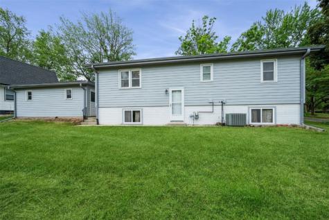 1018 E 1st Street Center Point IA 52213