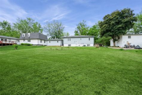 1018 E 1st Street Center Point IA 52213