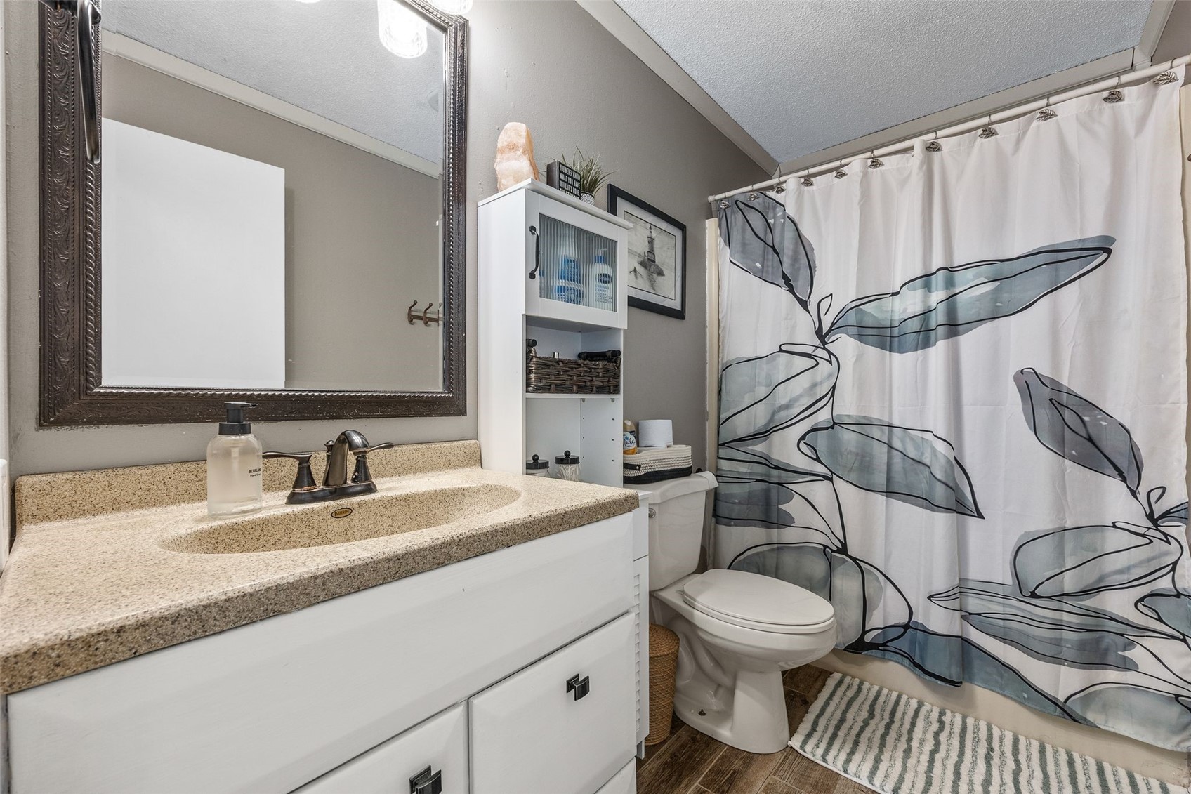 220 Summerhays Tiffin IA 52340