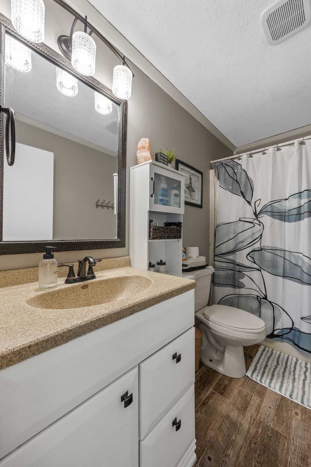 220 Summerhays Tiffin IA 52340