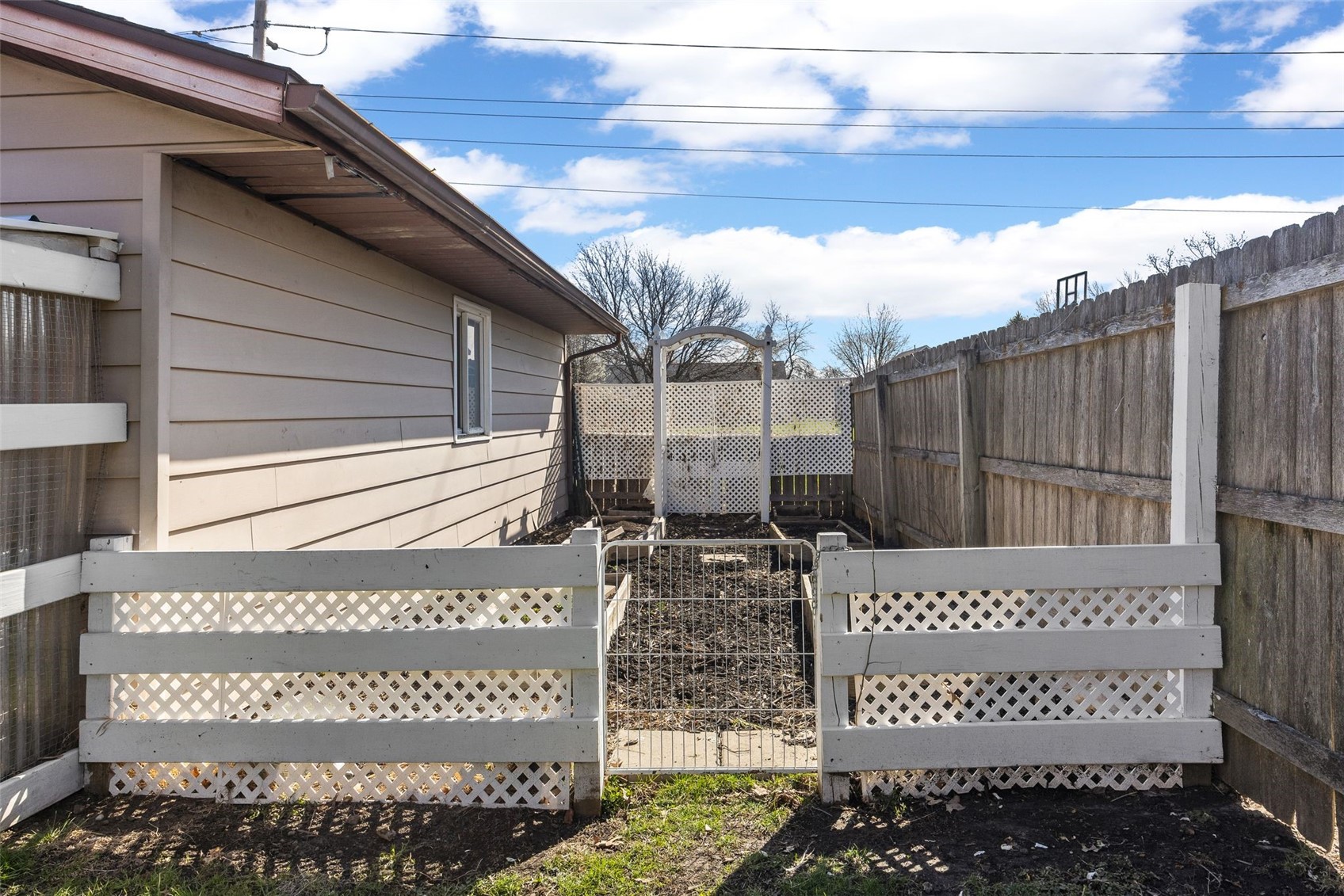 220 Summerhays Tiffin IA 52340