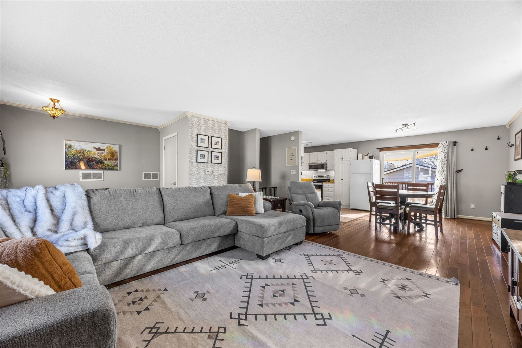 220 Summerhays Tiffin IA 52340