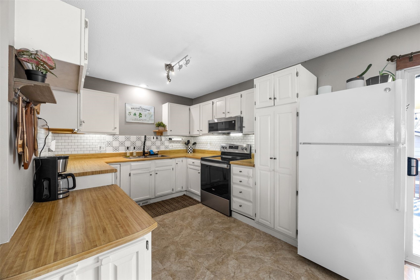 220 Summerhays Tiffin IA 52340