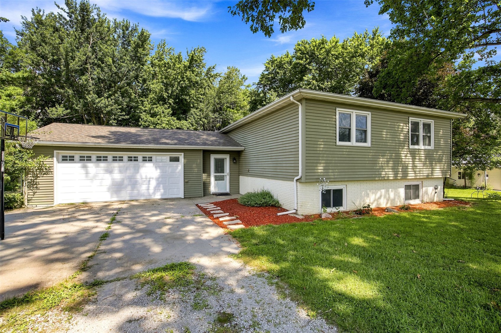Solon IA, 1948 Surf Drive NE