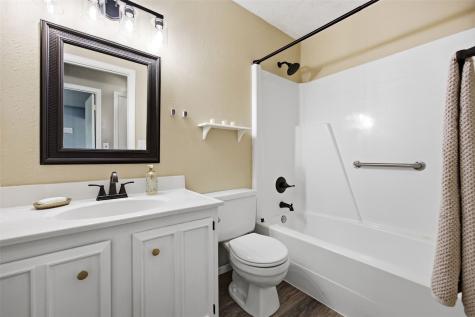 1948 Surf Drive NE Solon IA 52333