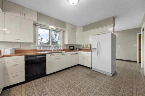2600 Maple Drive NW Cedar Rapids IA 52405