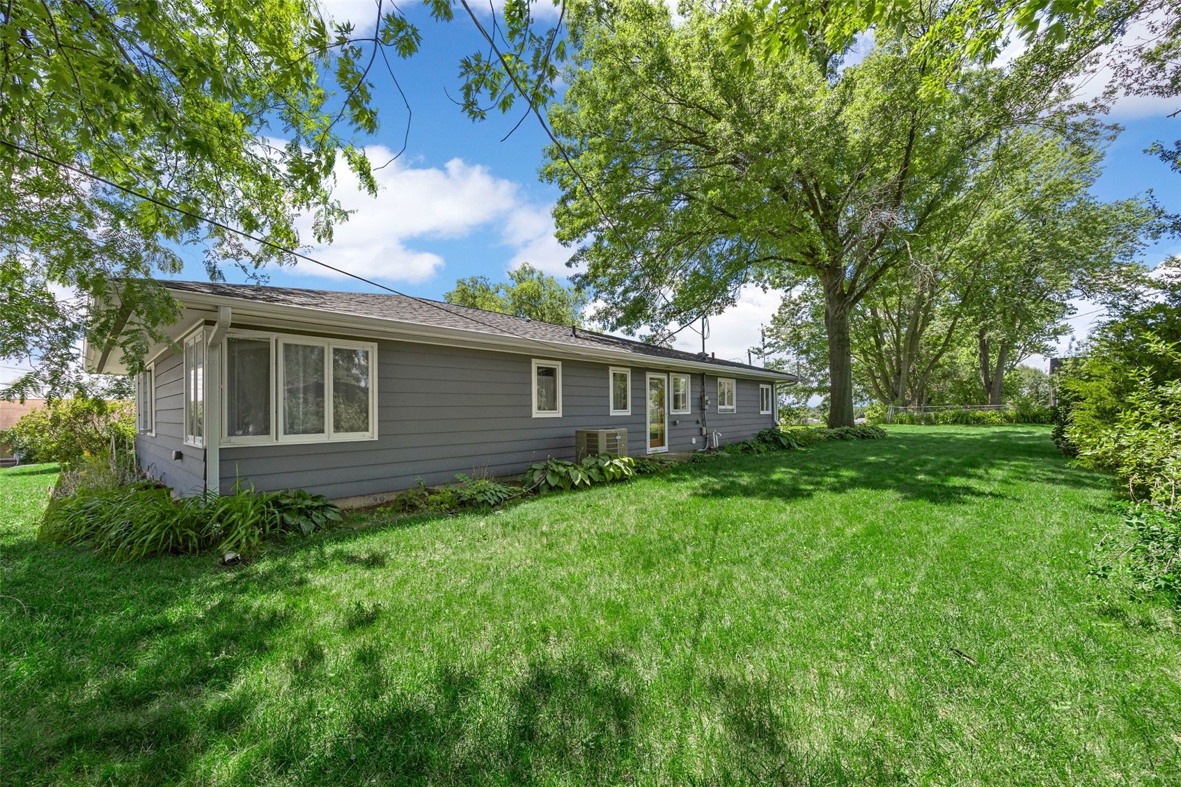 2600 Maple Drive NW Cedar Rapids IA 52405