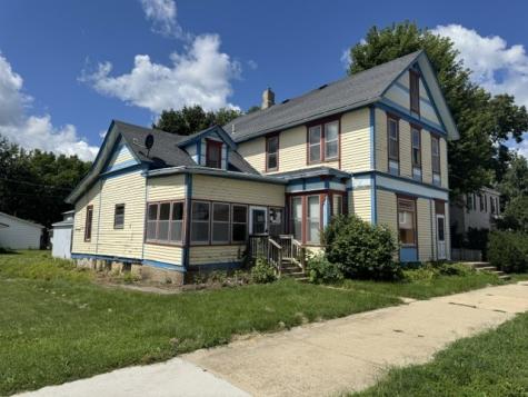410 S 1st Street Guttenberg IA 52052