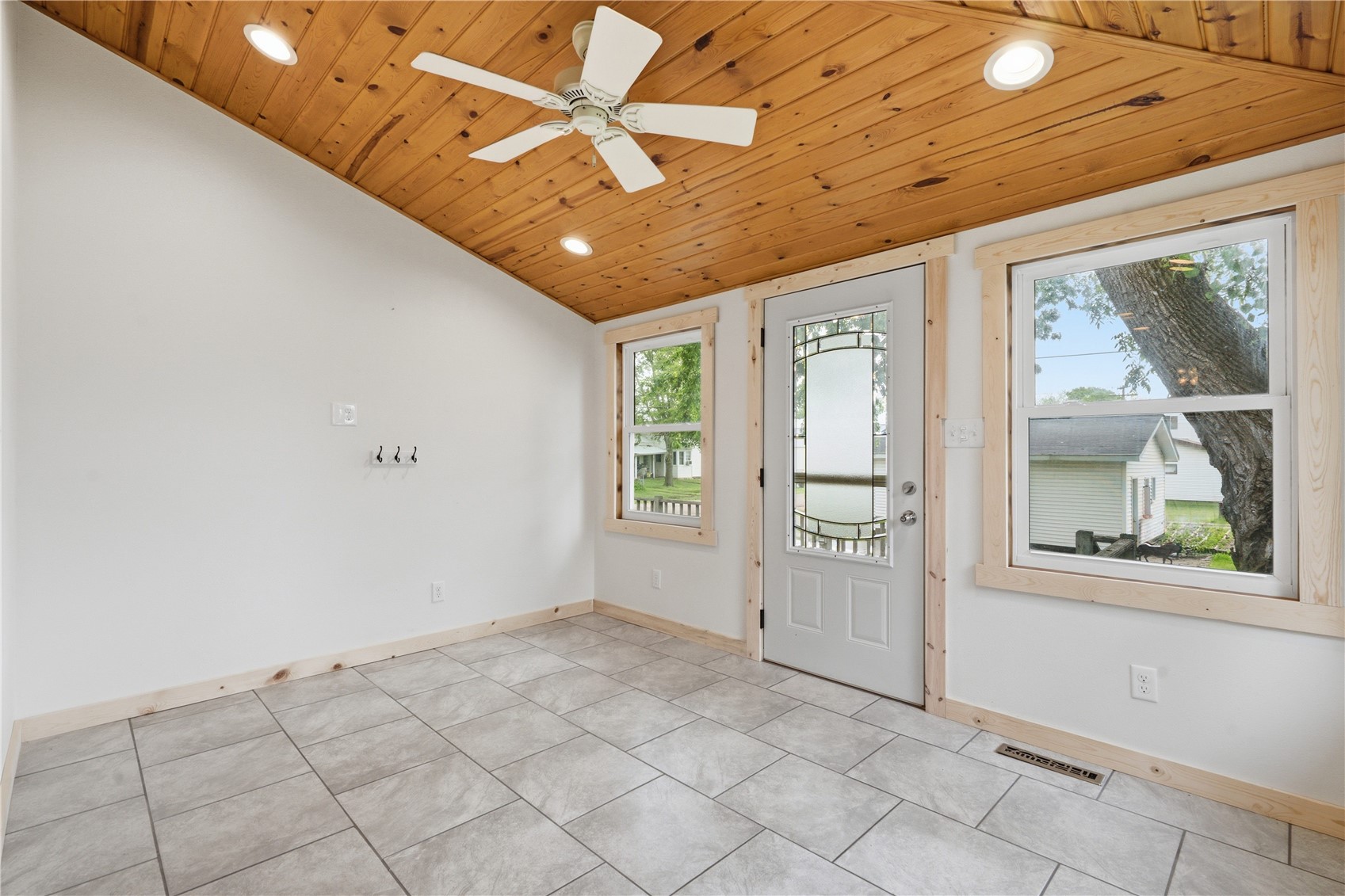 216 Lewis Street Mt Auburn IA 52313
