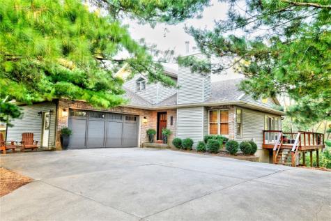 2794 Tower Site Drive NE Solon IA 52333