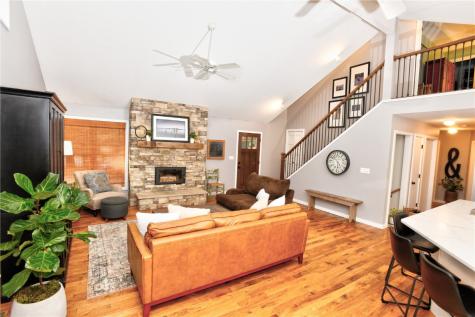 2794 Tower Site Drive NE Solon IA 52333