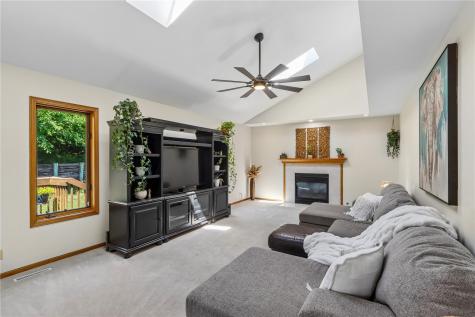 2816 Lancelot Lane NW Cedar Rapids IA 52405