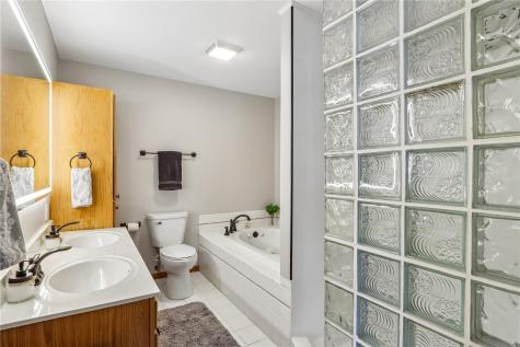 2816 Lancelot Lane NW Cedar Rapids IA 52405