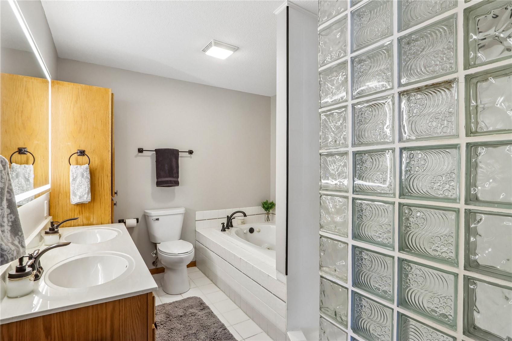 2816 Lancelot Lane NW Cedar Rapids IA 52405