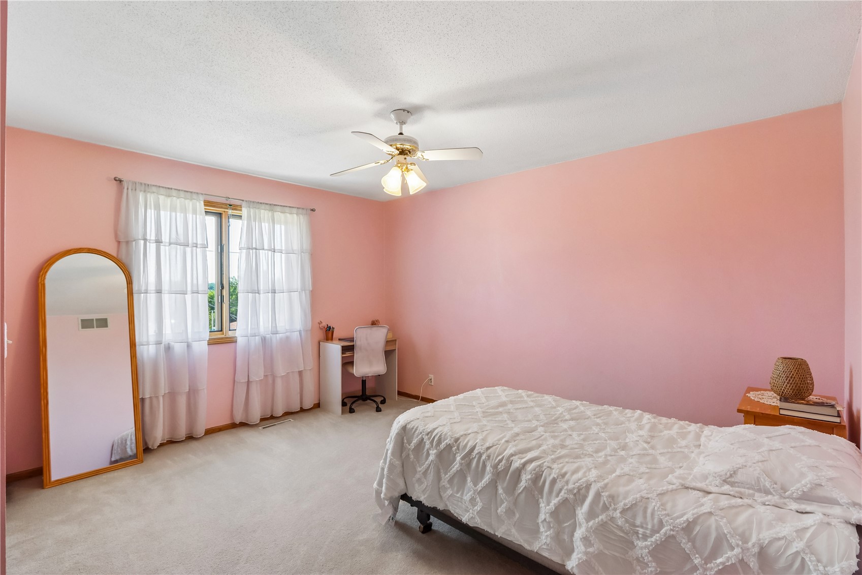 2816 Lancelot Lane NW Cedar Rapids IA 52405