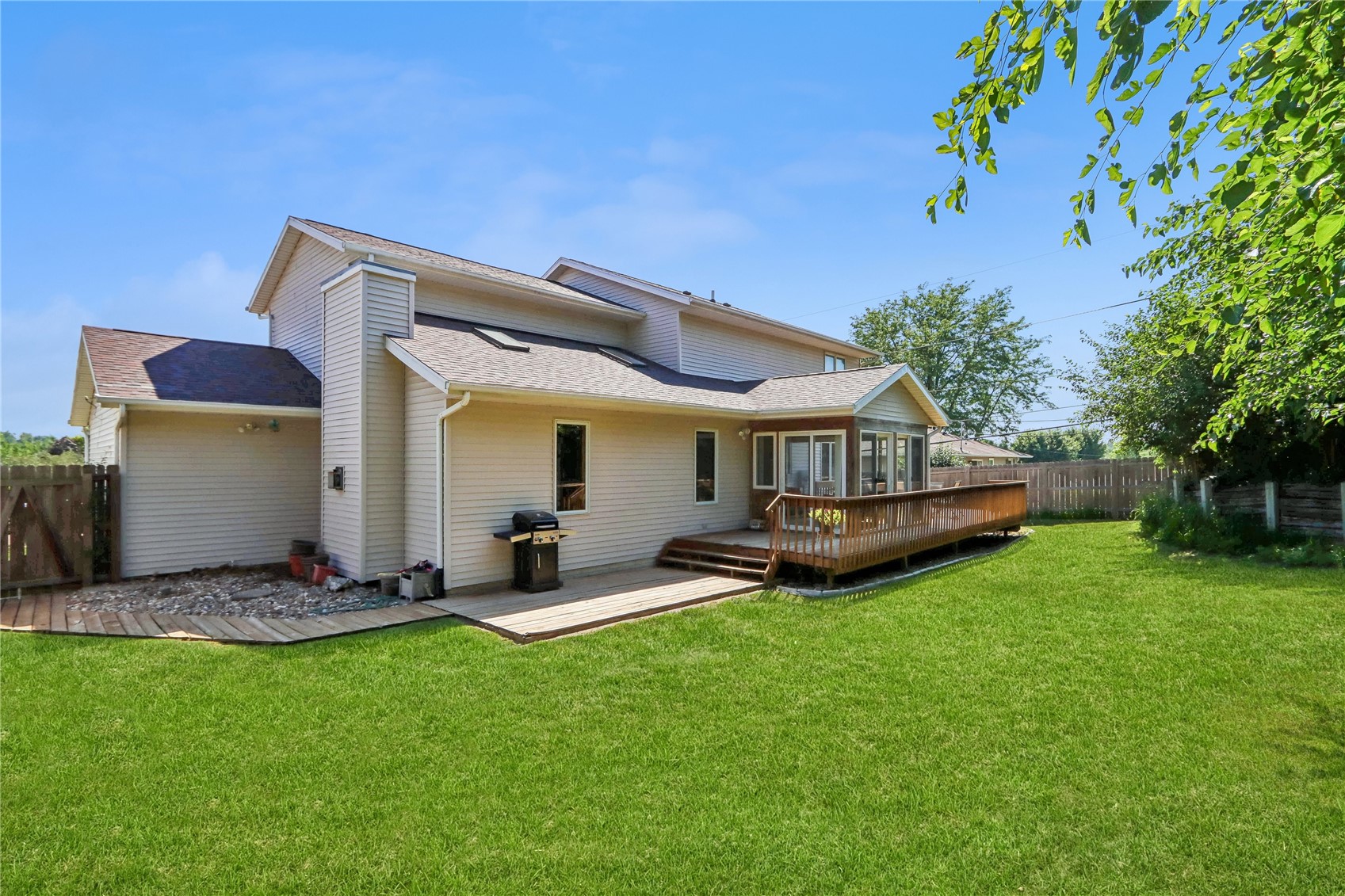 2816 Lancelot Lane NW Cedar Rapids IA 52405
