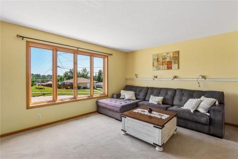 2816 Lancelot Lane NW Cedar Rapids IA 52405