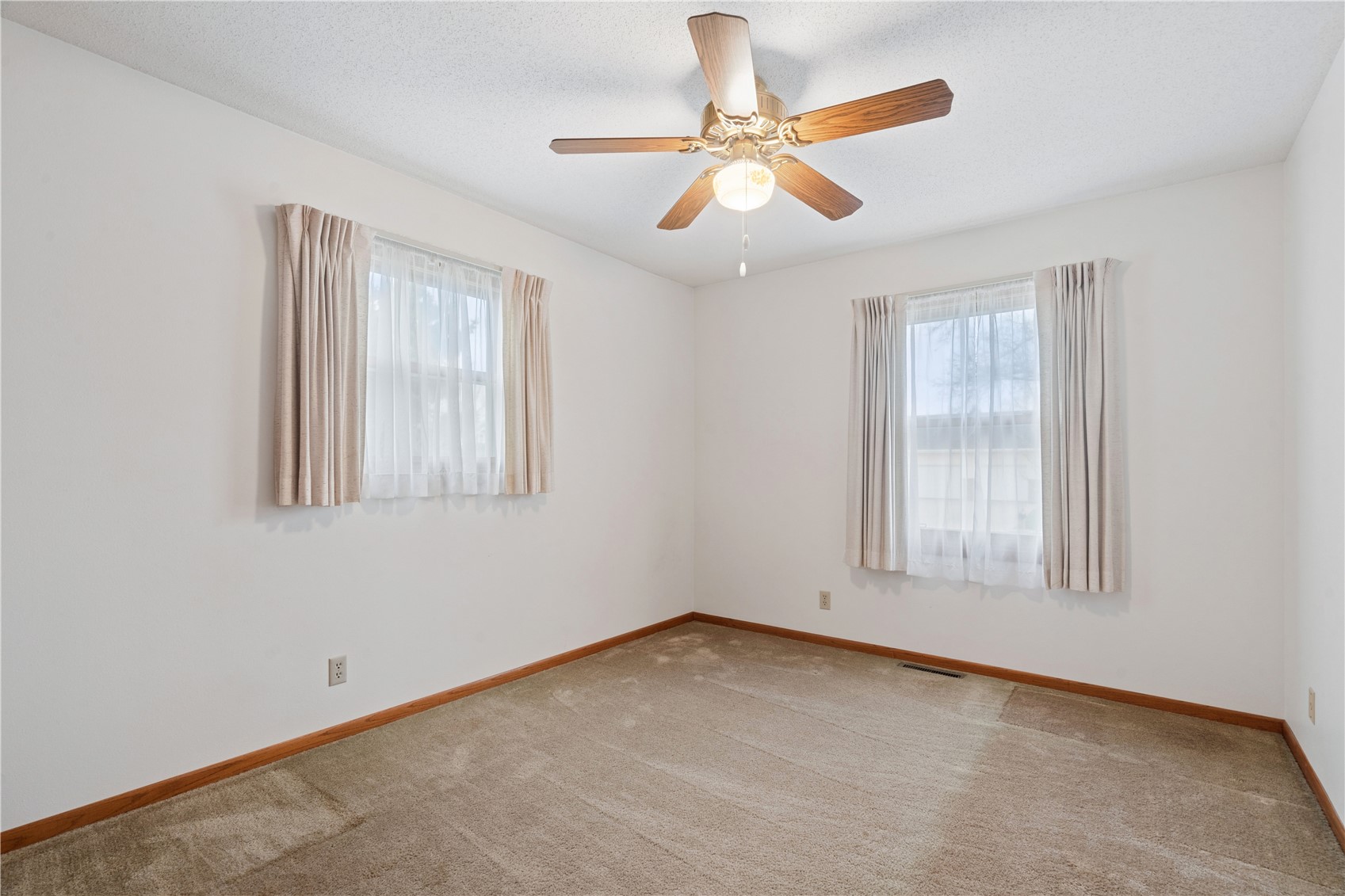 2201 Balsam Drive SW Cedar Rapids IA 52404