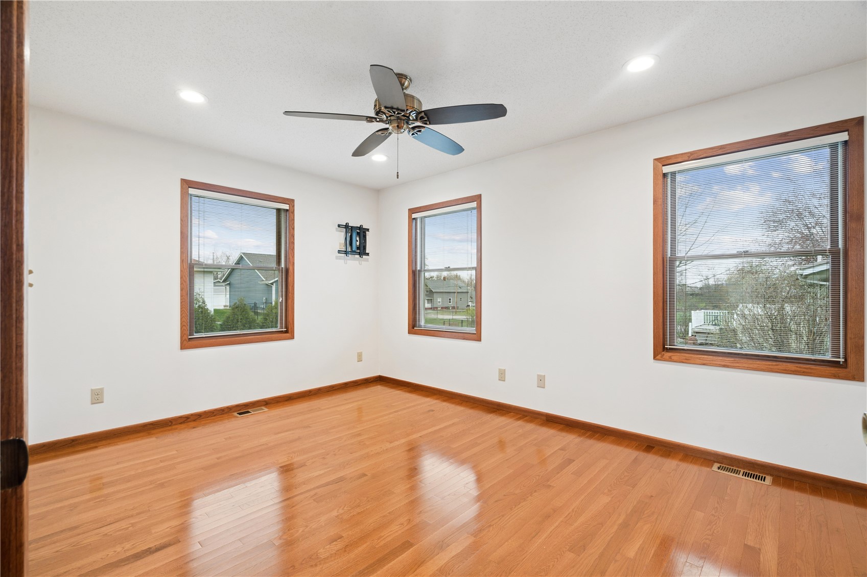 2201 Balsam Drive SW Cedar Rapids IA 52404