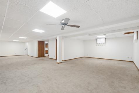 2201 Balsam Drive SW Cedar Rapids IA 52404