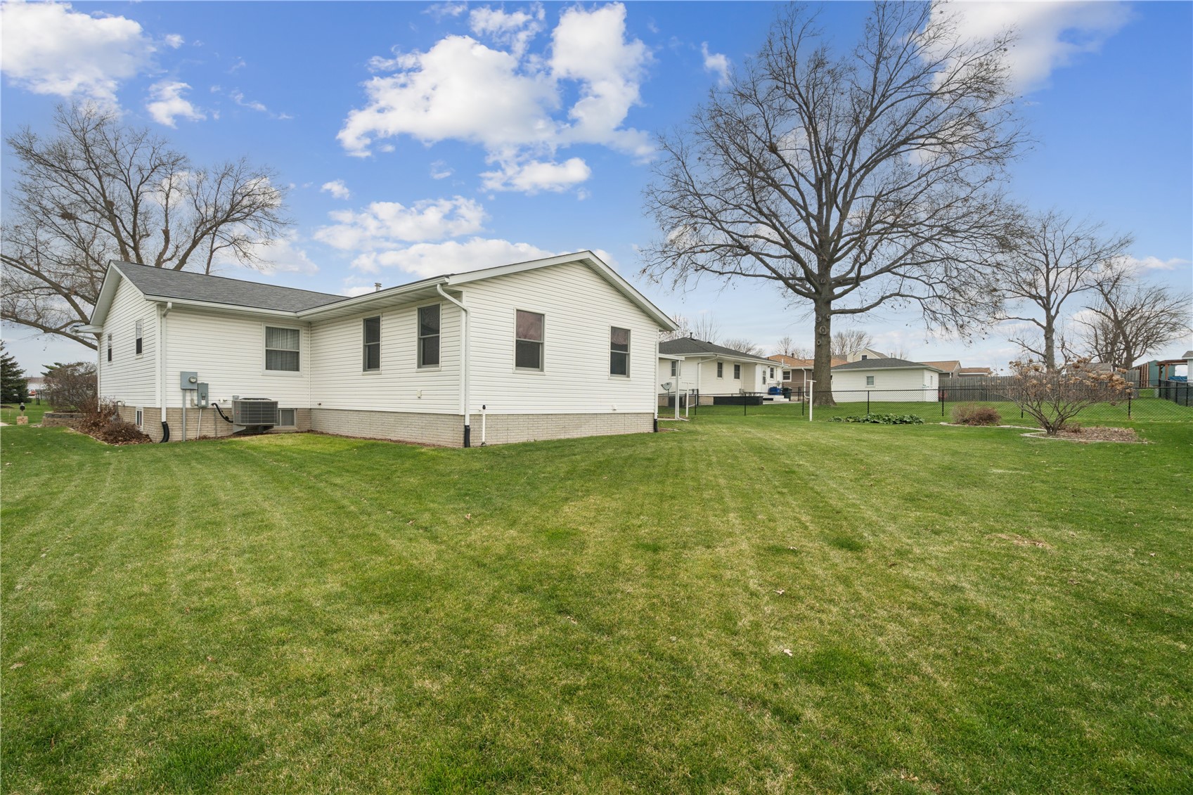 2201 Balsam Drive SW Cedar Rapids IA 52404