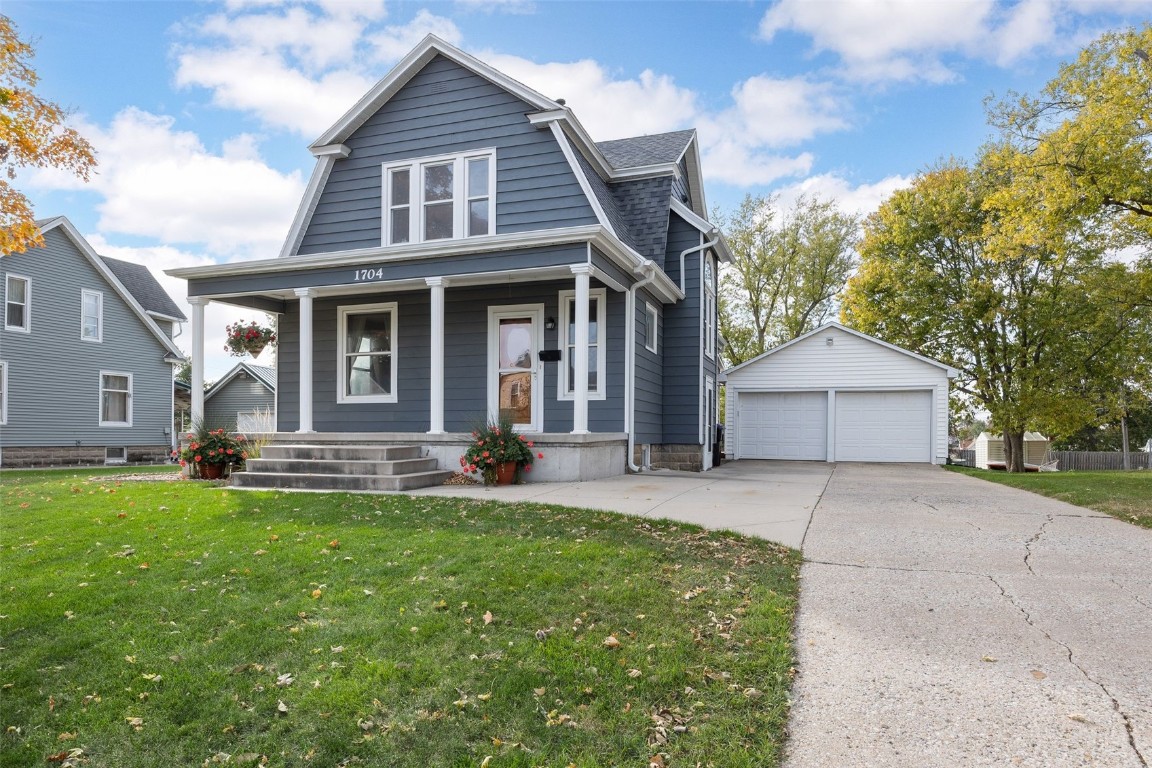 1704 11th Avenue Belle Plaine IA 52208