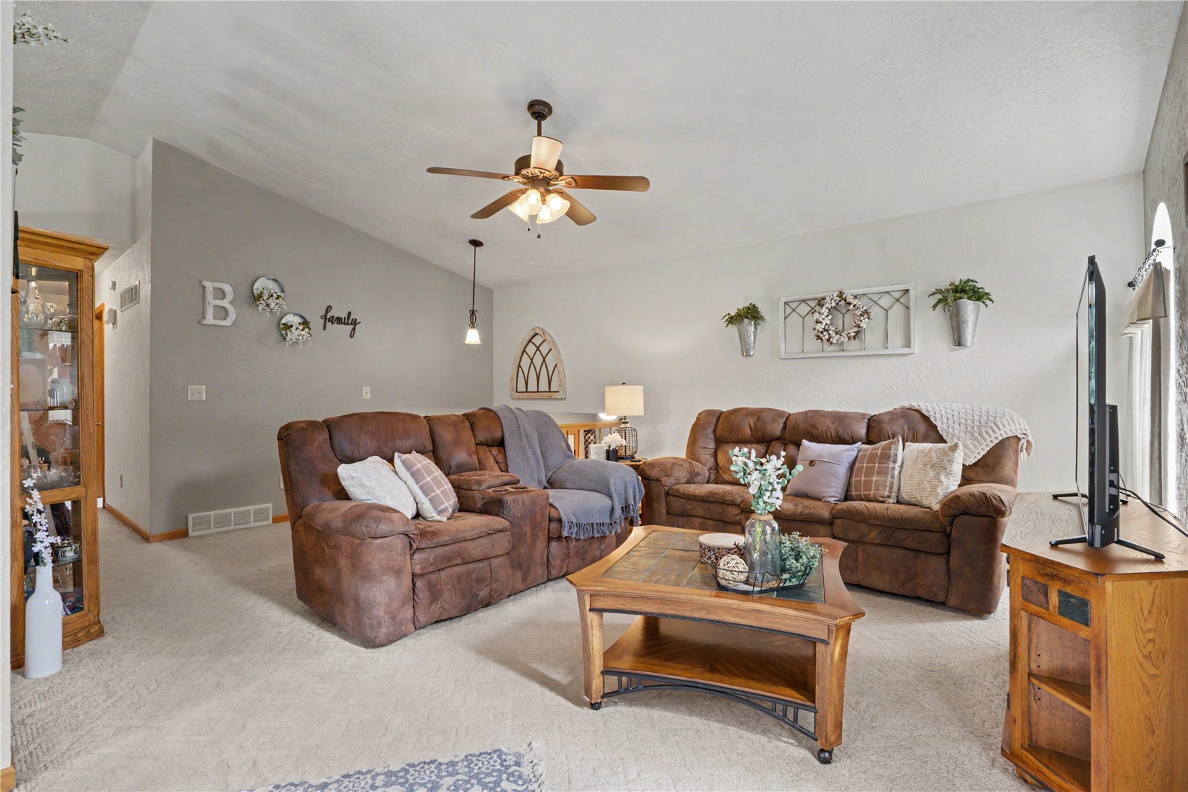 105 Richland Avenue Urbana IA 52345
