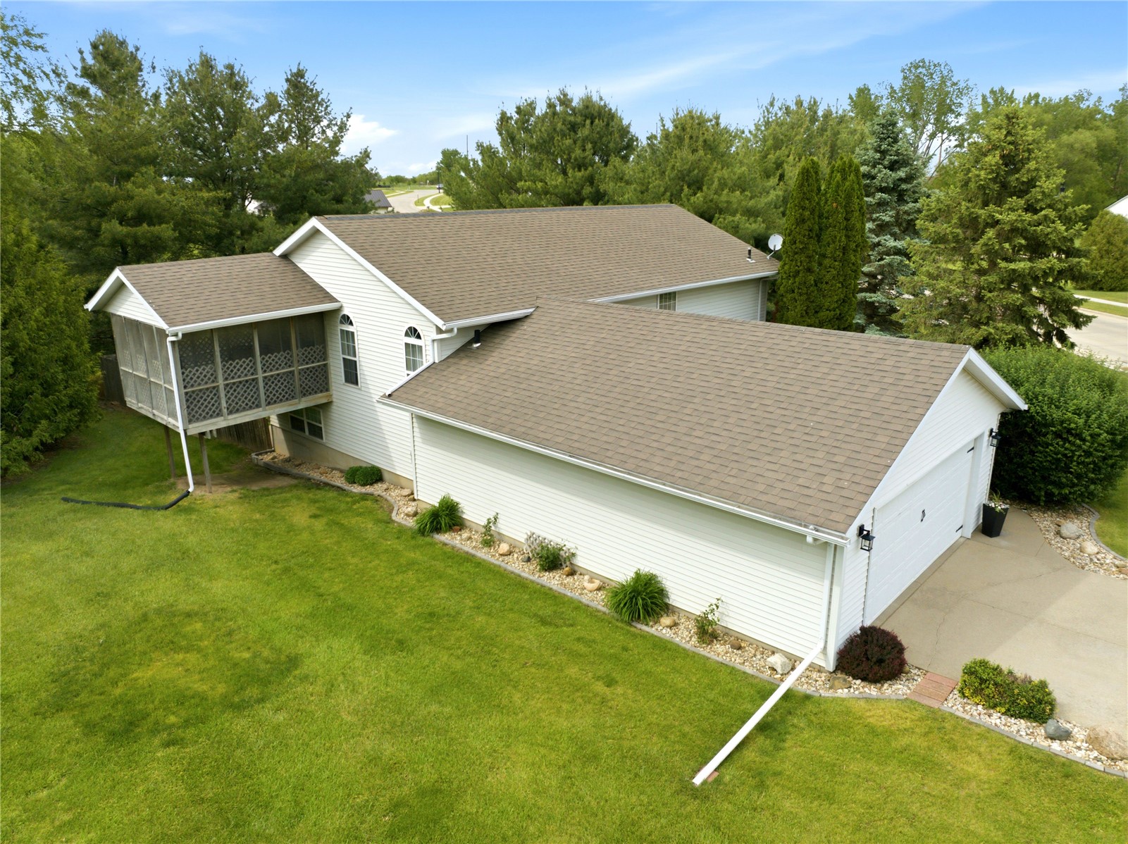 105 Richland Avenue Urbana IA 52345