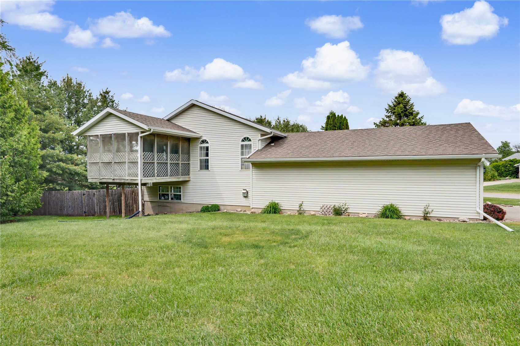 105 Richland Avenue Urbana IA 52345