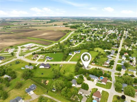 105 Richland Avenue Urbana IA 52345