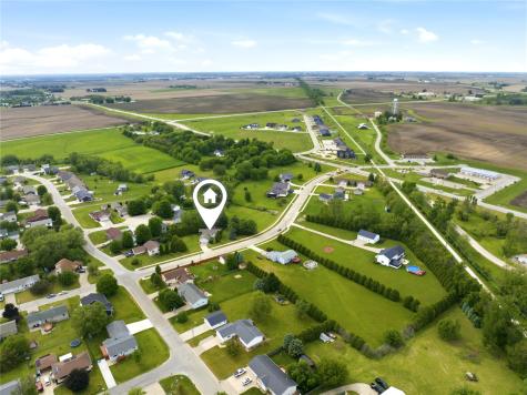 105 Richland Avenue Urbana IA 52345