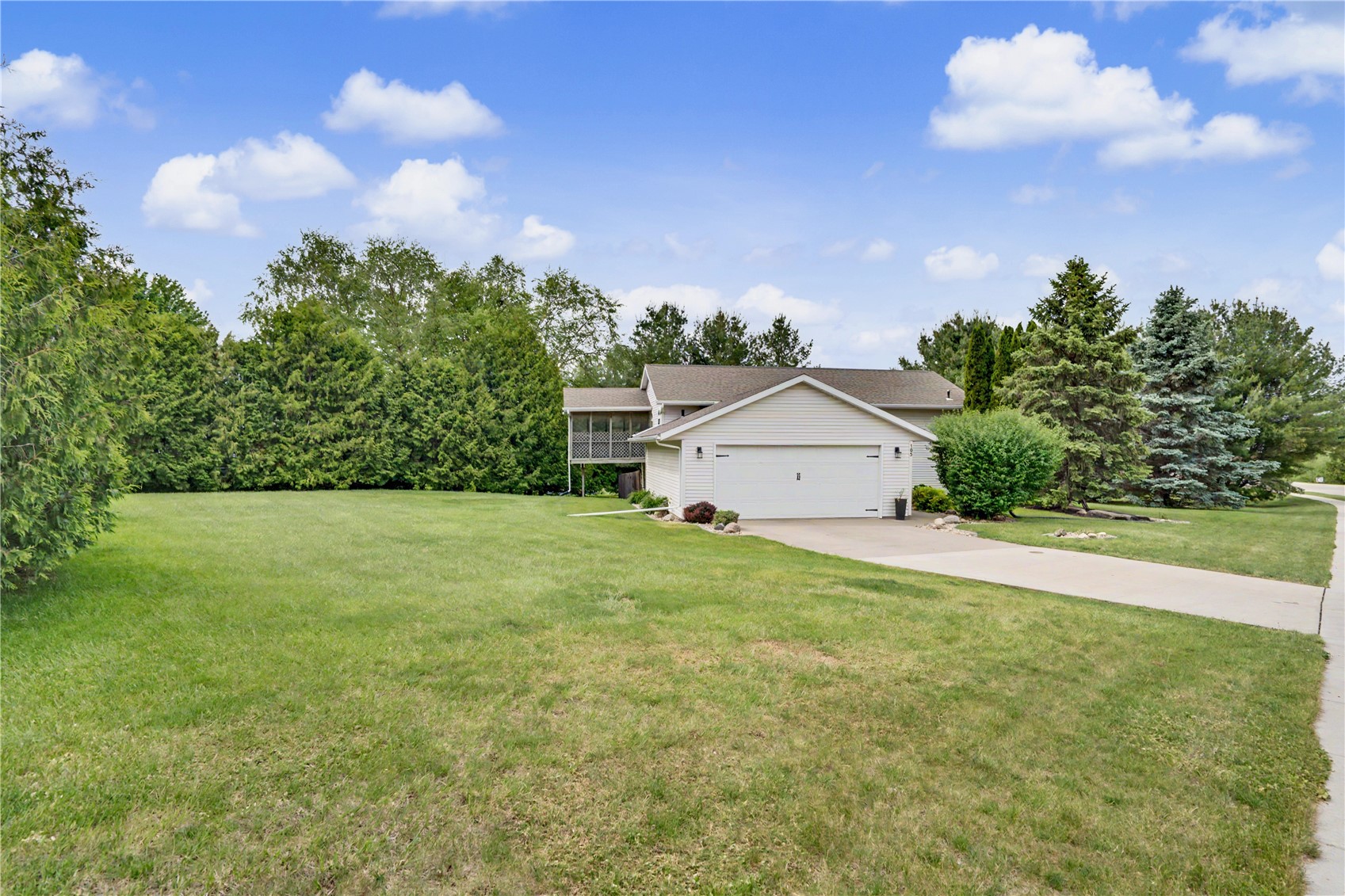 105 Richland Avenue Urbana IA 52345