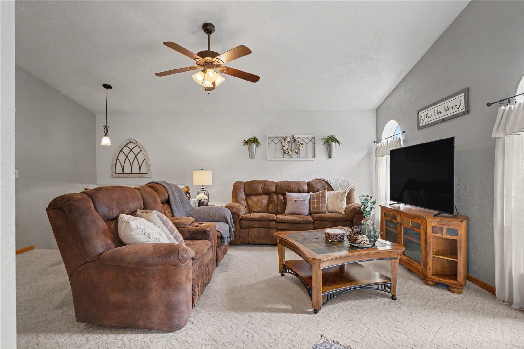 105 Richland Avenue Urbana IA 52345