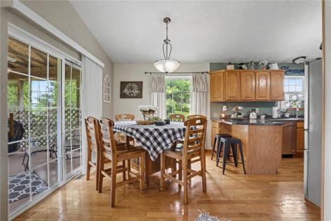 105 Richland Avenue Urbana IA 52345