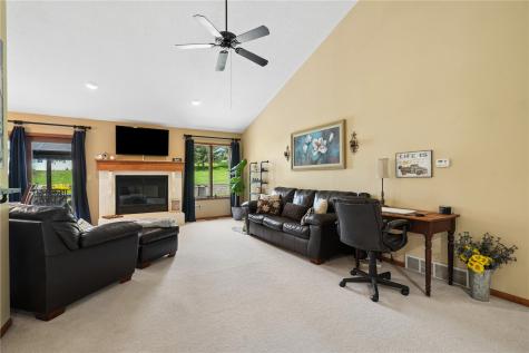 4131 Cedar Heights Trail Center Point IA 52213