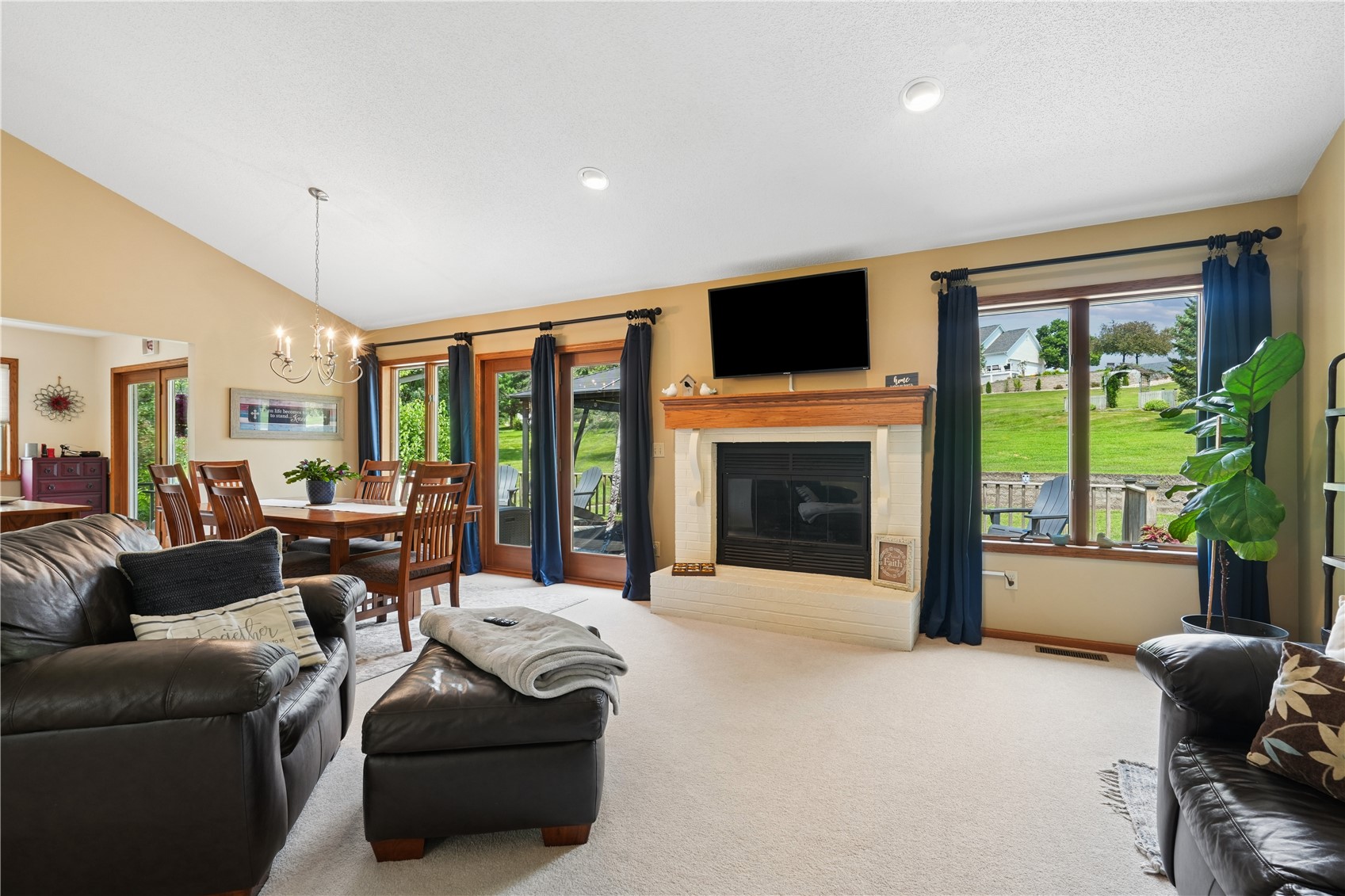 4131 Cedar Heights Trail Center Point IA 52213