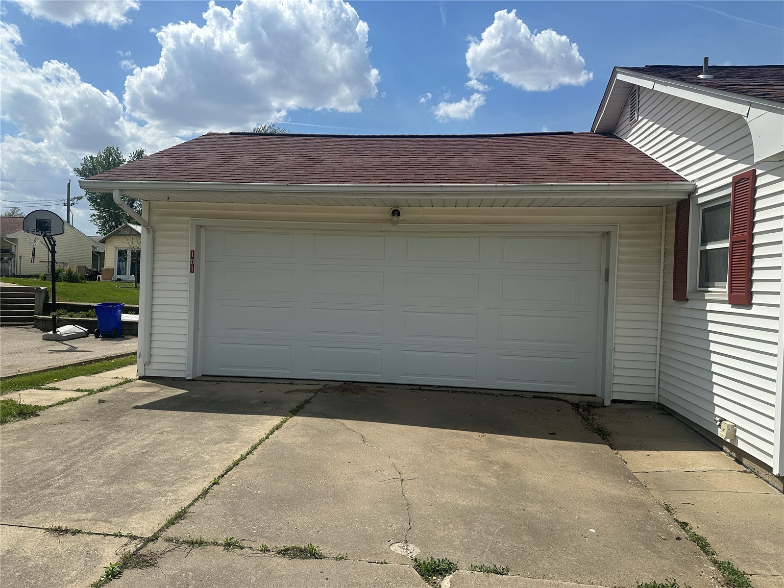 101 A Avenue Newhall IA 52315