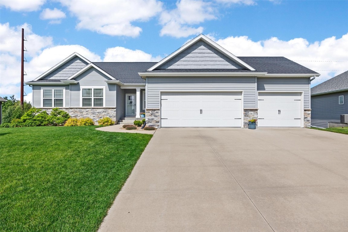 505 Robinwood Drive Robins IA 52328